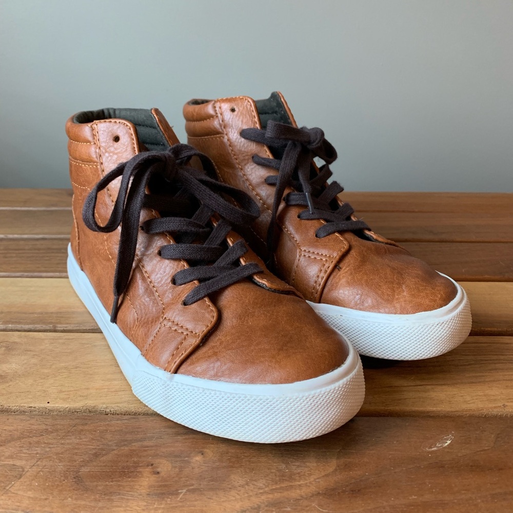 Old Navy Boy’s Sz 5 Shoes